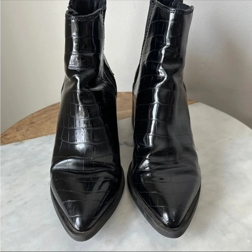 Steve Madden Audience heeled ankle boots in black crocodile texture size 7